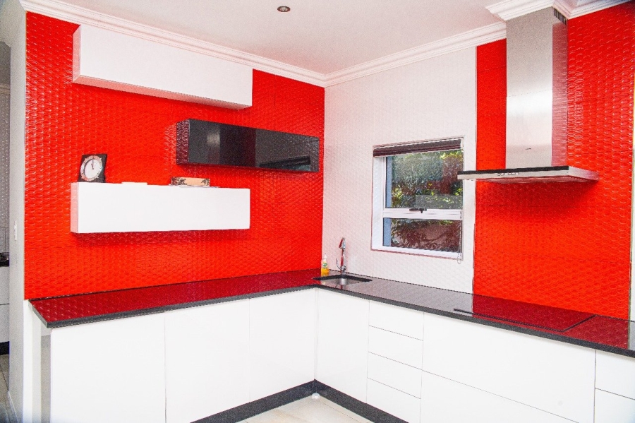 5 Bedroom Property for Sale in Beacon Bay Eastern Cape